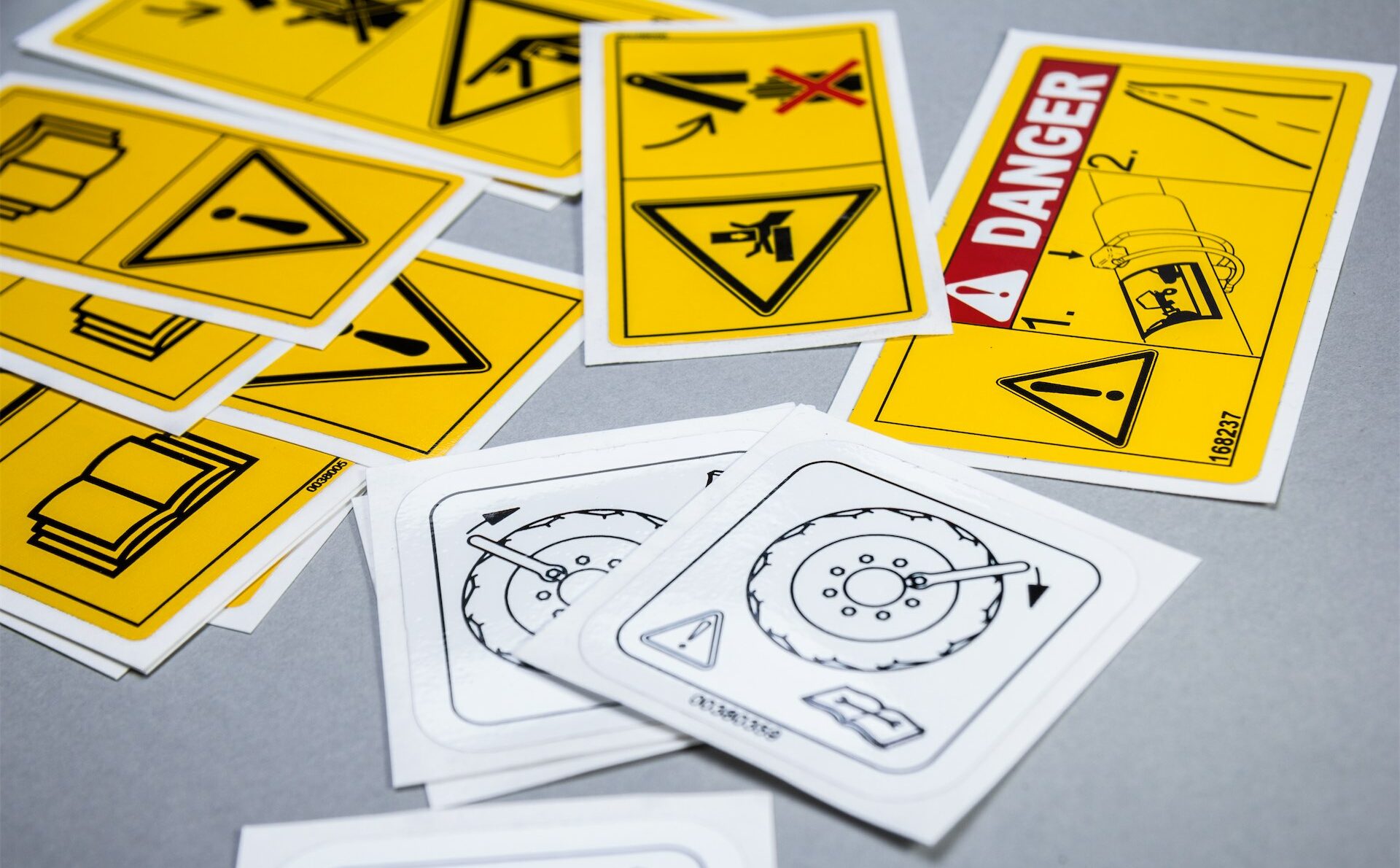 verschiedene Industrieetiketten